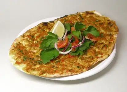 $800px-Lahmacun.webp $800px-Lahmacun.webp