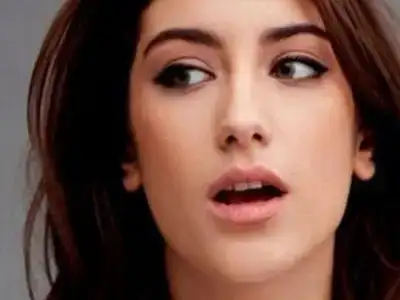 $hazal-kaya_130036047027860608_400x300_1.webp