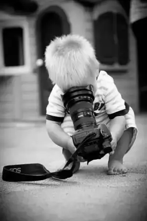 $foto&#287;raf &#231;eken &#231;ocuk.webp