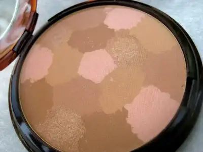 $guerlain Terracotta Light Sheer Bronzing Powder blonde 01b.webp