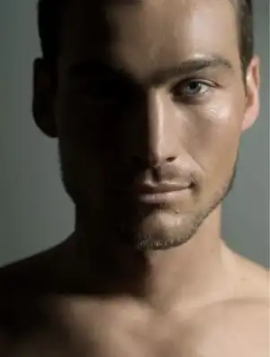 $Andy-Whitfield-13.webp