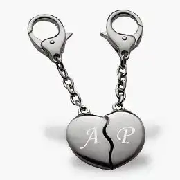 $752_normal--personalisierbarer-broken-heart-schluesselanhaenger.webp $752_normal--personalisierbarer-broken-heart-schluesselanhaenger.webp