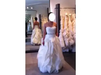 $Vera-Wang-Ball-Gown-Diana-Ivory-2011-4.webp $Vera-Wang-Ball-Gown-Diana-Ivory-2011-4.webp