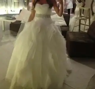 $vera-wang-diana-wedding-dress-202476-3.webp