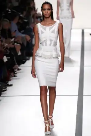 $elie_saab_2014_ilkbahar_defile_moda_elbise_modelleri (34).webp