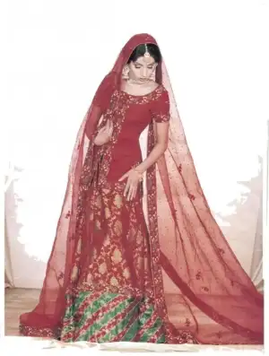 $Bridal_Red_Greenborder.webp