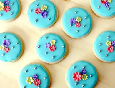 $springflowercookies.webp