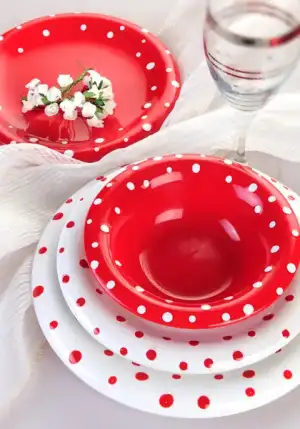 $big_TAKIM_YEMEK_ANKA_24_PARCA_KIRMIZI_BEYAZ.webp