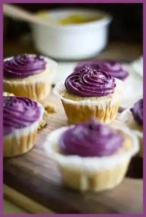 $yaban mersinli cupcakeler limon kremal&#305;.webp