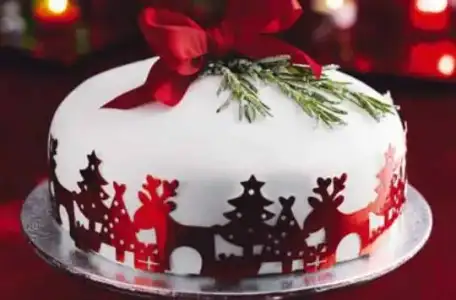 $Delicious-Christmas-cake (1).webp