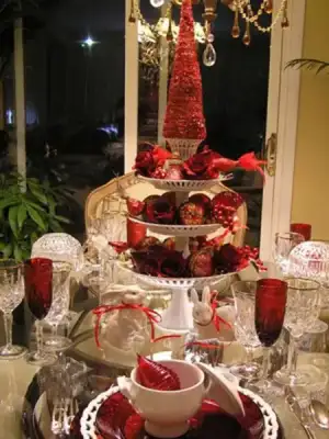 $RMS_tablescapes-Christmas-red-table-setting_s3x4_lg.webp