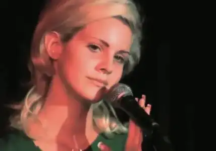 $lana-del-rey-noch-als-lizzy-grant.webp