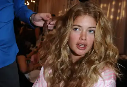 $VS+Fashion+Show+Hair+Makeup+JP1pcJiwikql.webp
