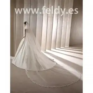 $Feldy_Novias_2012_Complementos_Velos_Amantillados_LaSposa_Pronovias_SanPatrick_V-5214_A-960x...webp