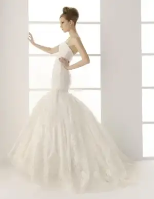$102magentavestidodenovi.webp