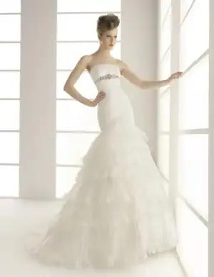 $109mariavestidodenoviaa.webp
