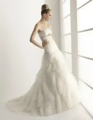 $152monicavestidodenoviah.webp