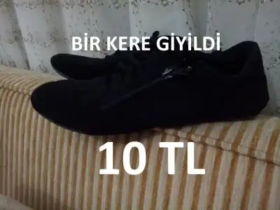 $SÃYAH ÃAKMA ADÃDAS SÃET SPOR AYAKKABI 10 TL.webp