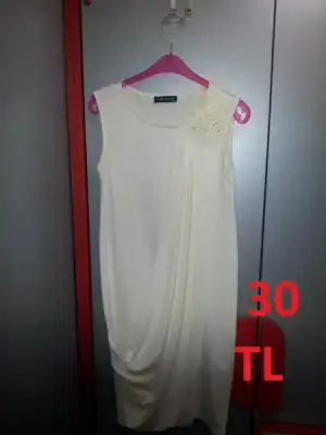 $BEYAZ ÃN DETAYLI ELBÃSE 30 TL.webp