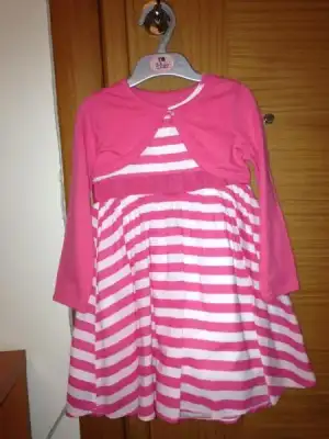 $pembe elbise.webp