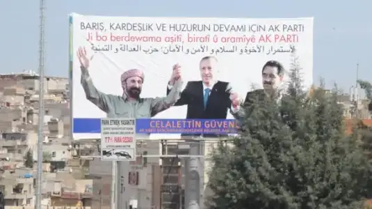 $sivan-perver-fotografi-bulunan-ak-parti-afislerine-tepkili-4193431.webp