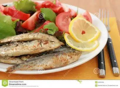 $fried-sardines-salad-20066785.webp