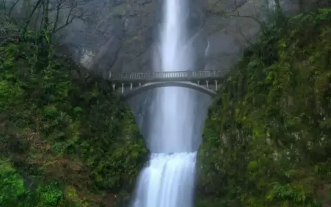 $01149_multnomahfalls_2560x1600.webp
