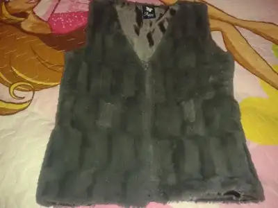 $zeyland yumuÃ¾ak kÃ¼rklÃ¼ yelek 10 tl. 5-8 yaÃ¾.webp