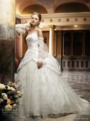 $royalweddingdressdesignp.webp