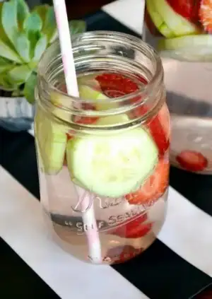 $en_lezzetli_detoks_icecekleri (5).webp