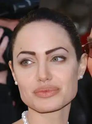 $x-square-brows-angelina_bad_brows.webp