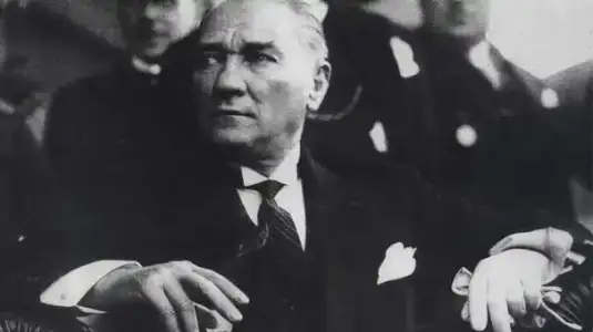 $anitkabir-den-ataturk-kitabi-baba-yoruk-anne-turkmen-4293066.webp