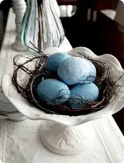 $papermacheeastereggs_thumb1-1.webp