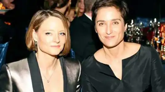$jodie-foster-kiz-arkadasiyla-evlendi-4298601.webp $jodie-foster-kiz-arkadasiyla-evlendi-4298601.webp