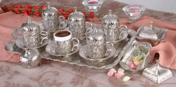 $nostaljik-kahve-zamak-seti-6-li-dikdortgen-lale-desenli.webp $nostaljik-kahve-zamak-seti-6-li-dikdortgen-lale-desenli.webp