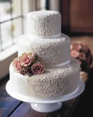 $Lace-Wedding-Cake-4.webp