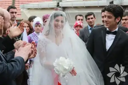 $televizyon_dizileri_gelinlik_modelleri (2).webp