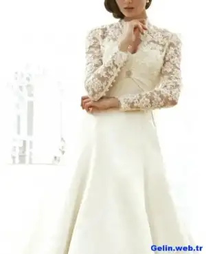 $sassi-holford-wedding-dress-2012-bridal-gowns-couture-lace-sleeves__full.webp