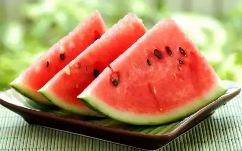 $watermelon-1440x900.webp