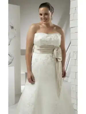 $buyuk_beden_straplez_gelinlik_modelleri_2015 (7).webp