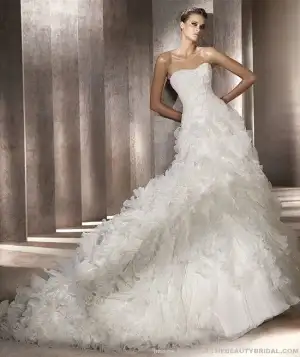 $Pronovias-Dreams-PANDA-voluminous-ruffle-skirt.webp