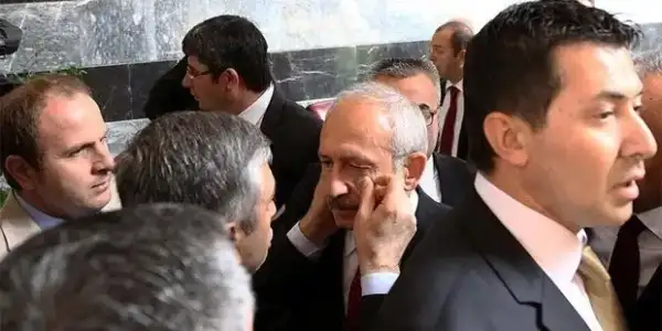 $page_kemal-kilicdaroglunu-yumruklayan-orhan-ovet-tahliye-edildi_411999139.webp $page_kemal-kilicdaroglunu-yumruklayan-orhan-ovet-tahliye-edildi_411999139.webp