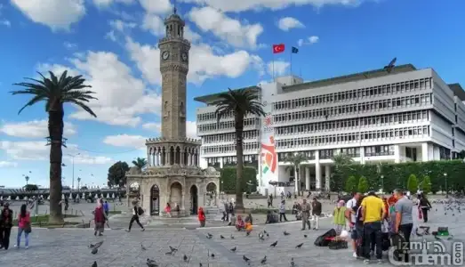 $izmir-in-merkezinden-gecen-yol-konak-cda08c-wm.webp