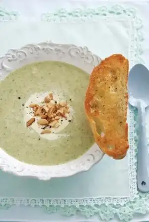 $ramazan-iftar-menusu-bademli-kuzukulagi-corbasi-tarifi.webp