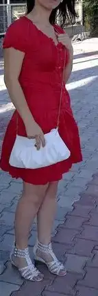 $kÃ½rmÃ½zÃ½ elbise.webp