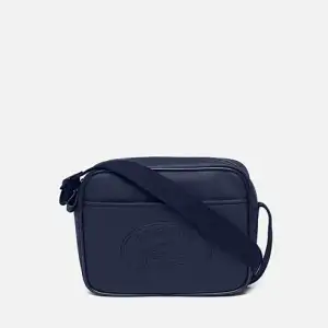 $Lacoste-yeni-klasik-siyah-Ã§anta-2014-2015.webp