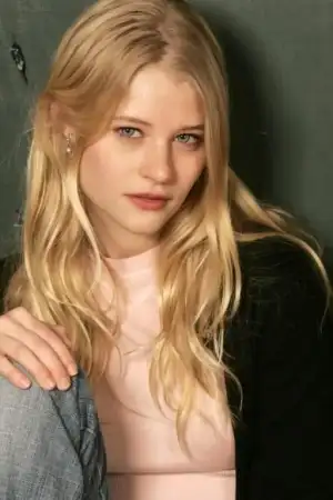 $Emilie+de+Ravin-6.webp