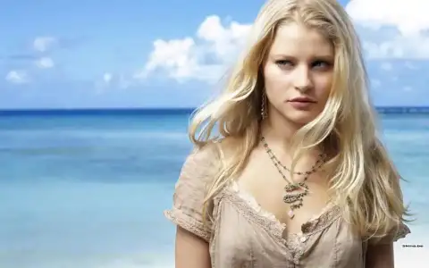 $emilie+de+ravin-1.webp