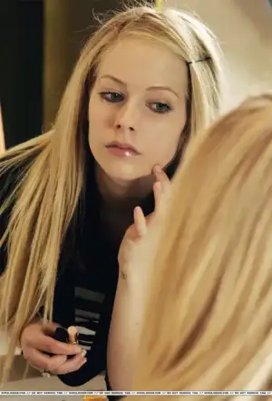 $avril-lavigne-photos.webp $avril-lavigne-photos.webp
