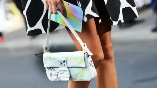 $fendi-baguette_9eeea58a-08c0-46ce-ad0b-85d09e9f7601_4.webp